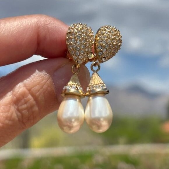 CHRISTIAN DIOR Gold Swarovski Crystal Tear Drop Pearl EARRINGS - Picture 2 of 13